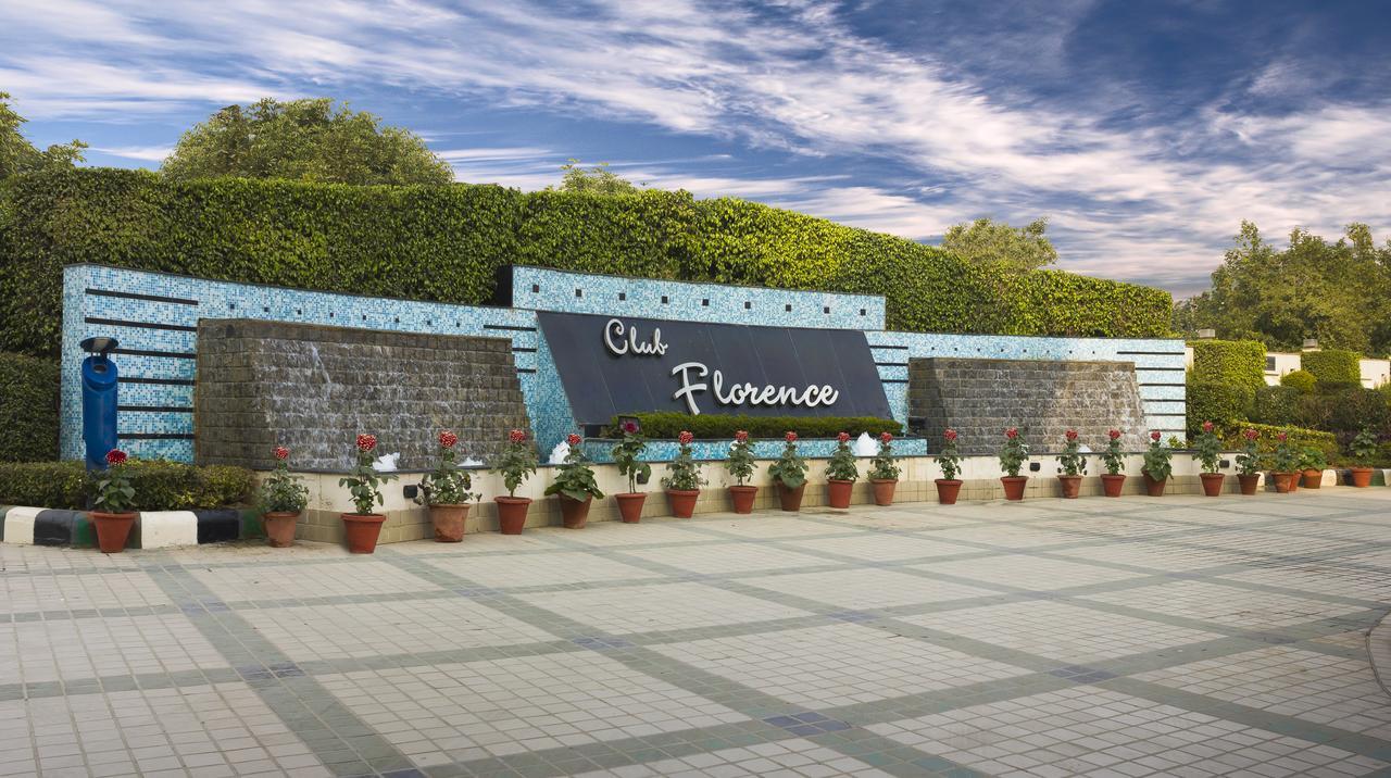 Club Florence Gurgaon Exteriör bild